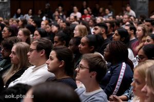 https://admissions.medschool.pte.hu/static-files/54502/DSCF2876._w_300_h_300.jpg