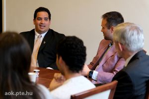 https://admissions.medschool.pte.hu/static-files/54598/DSCF2675._w_300_h_300.jpg