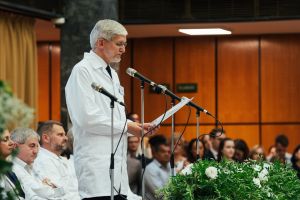 https://admissions.medschool.pte.hu/static-files/55618/20240920_whitecoat_022_kerekes._w_300_h_300.jpg