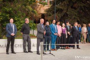 https://admissions.medschool.pte.hu/static-files/55640/AOK_parkatadas_2025_12_csortos._w_300_h_300.jpg