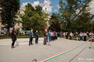 https://admissions.medschool.pte.hu/static-files/55649/AOK_parkatadas_2025_21_csortos._w_300_h_300.jpg