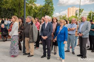 https://admissions.medschool.pte.hu/static-files/55651/AOK_parkatadas_2025_23_csortos._w_300_h_300.jpg