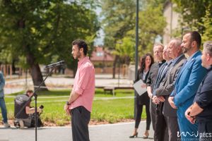 https://admissions.medschool.pte.hu/static-files/55656/AOK_parkatadas_2025_28_csortos._w_300_h_300.jpg