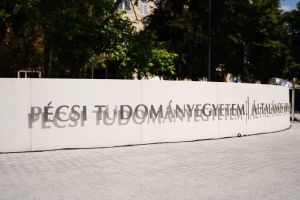 https://admissions.medschool.pte.hu/static-files/55672/aok_parkavatas_20250519_005_kerekes._w_300_h_300.jpg