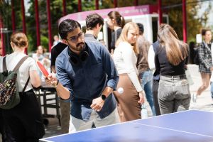 https://admissions.medschool.pte.hu/static-files/55685/aok_parkavatas_20250519_018_kerekes._w_300_h_300.jpg