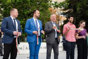 https://admissions.medschool.pte.hu/static-files/55733/aok_parkavatas_20250519_066_kerekes._w_300_h_300.jpg