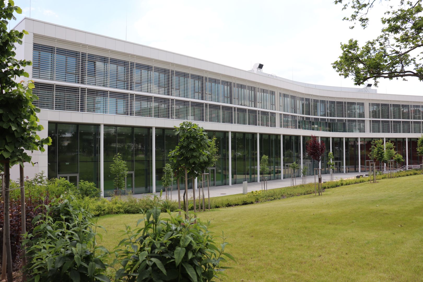 https://admissions.medschool.pte.hu/static-files/56244/%C3%BAj%20%C3%A9p%C3%BClet%20._w_1920_h_1080.JPG